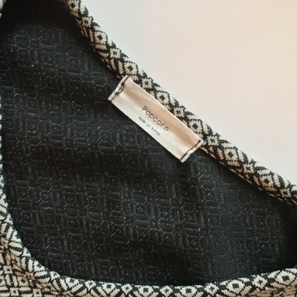 Popcorn. Black and white tunic top. - Picture 3 of 5